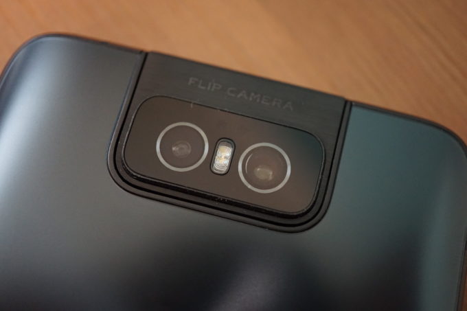 ZenFone 6のフリップカメラ